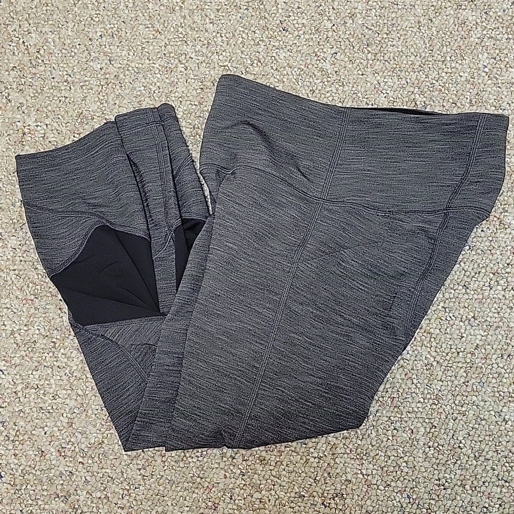 Lululemon Grey/black leggings women's sz 4 phone pockets, 23" inseam - Picture 4 of 5